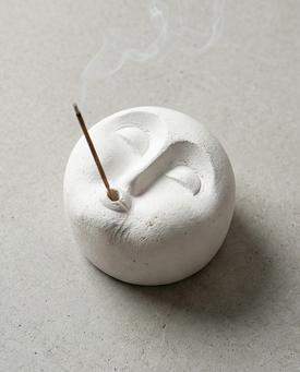 Düşünen Yüz Tütsülük